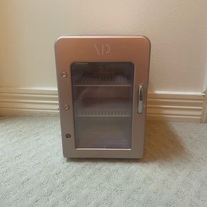 Mini refrigerator for facial products